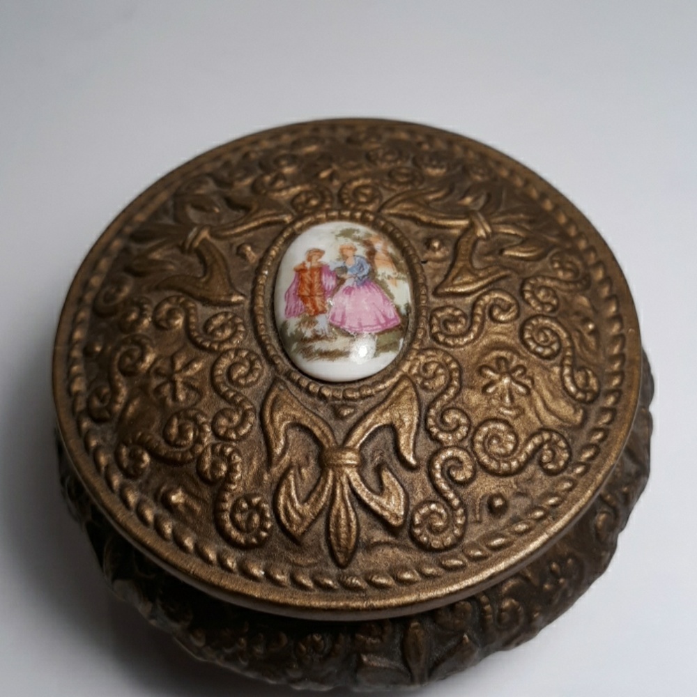 Linwile china ardalt handpainted cameo trinket